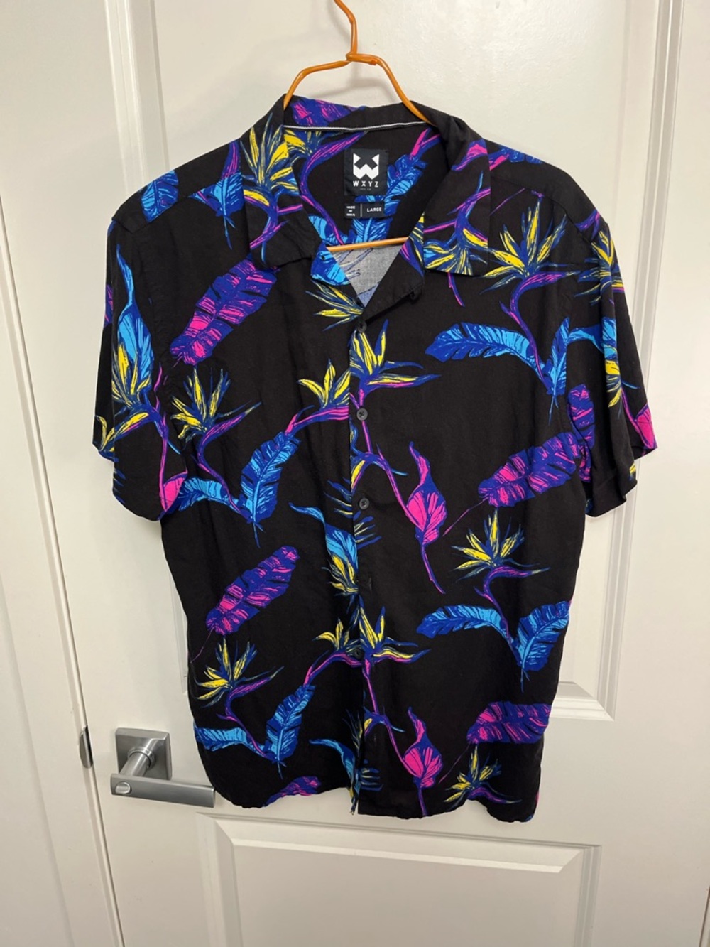 WXYZ Men's Black Tropical Print Short-Sleeve Shirt - Blue/Pink/Yellow in size L